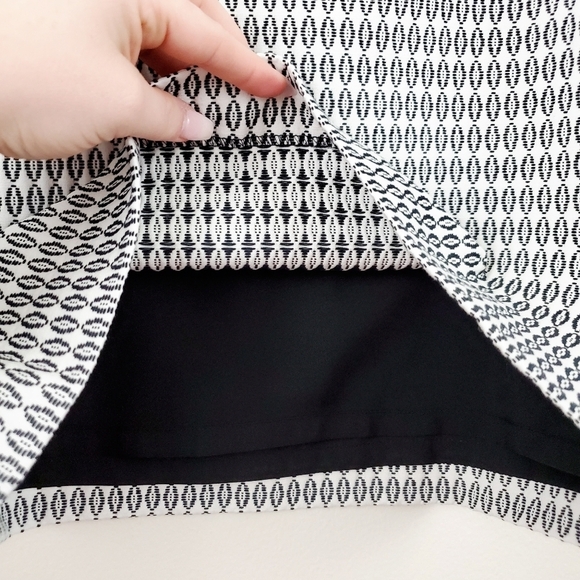Ann Taylor | Black Graphic Jacquard Mini Skirt - Picture 5 of 8
